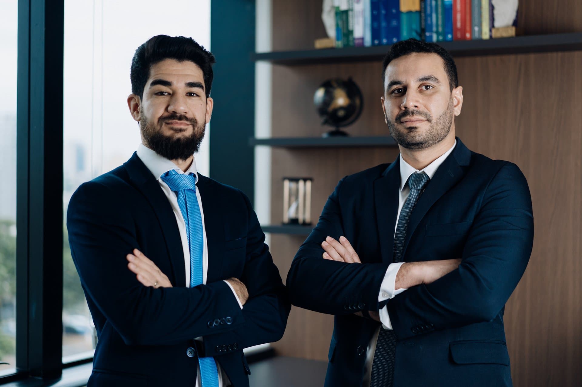 Sócios Felipe Bispo e Matheus Mendes no escritório